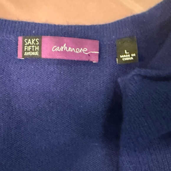 Saks 5th Avenue 100% Cashmere Blue Ruffle front Vneck L/S Sweater Size Large - Picture 4 of 10